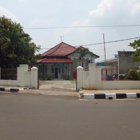 Oyo 90865 Hotel Kusuma Purwakarta Karawang Eksteriør billede