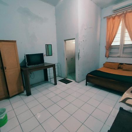Oyo 90865 Hotel Kusuma Purwakarta Karawang Eksteriør billede