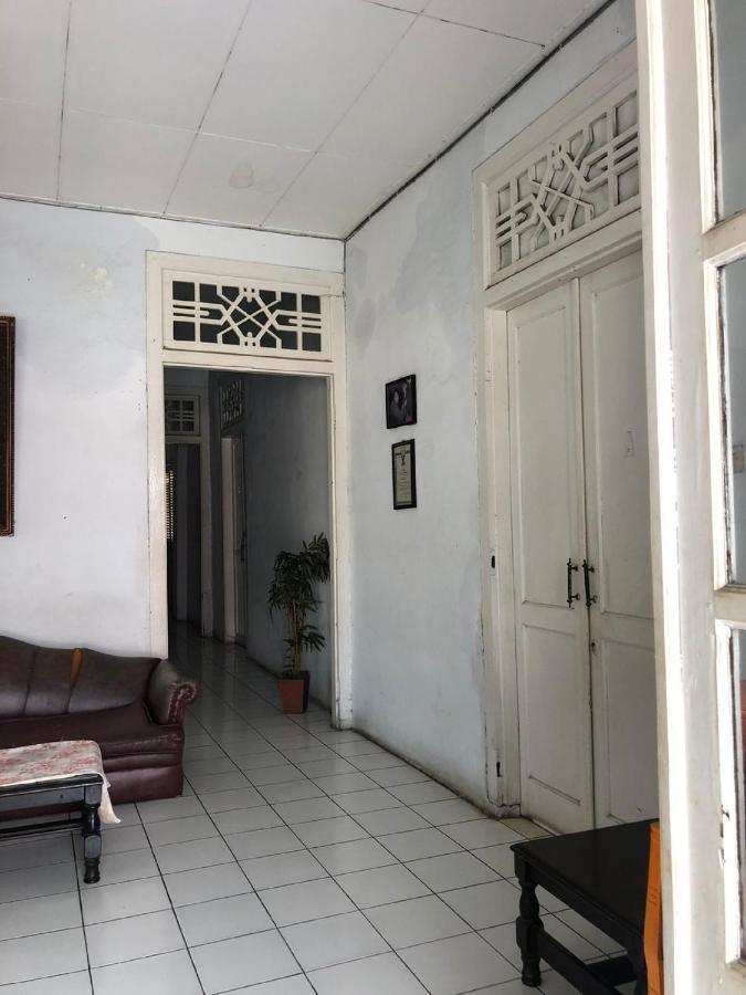 Oyo 90865 Hotel Kusuma Purwakarta Karawang Eksteriør billede