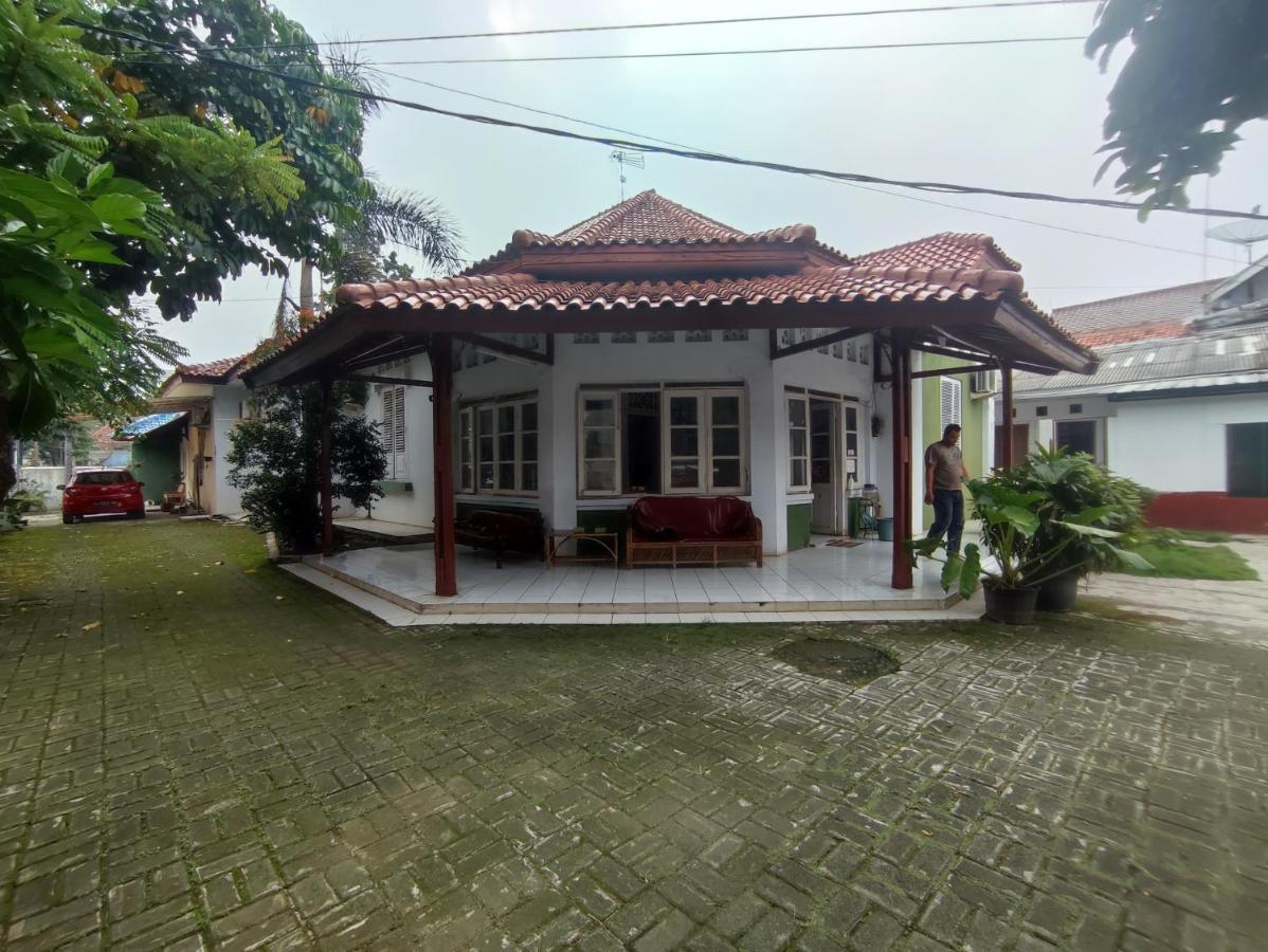 Oyo 90865 Hotel Kusuma Purwakarta Karawang Eksteriør billede