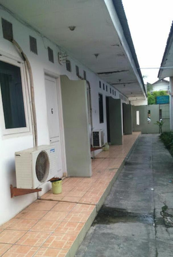 Oyo 90865 Hotel Kusuma Purwakarta Karawang Eksteriør billede