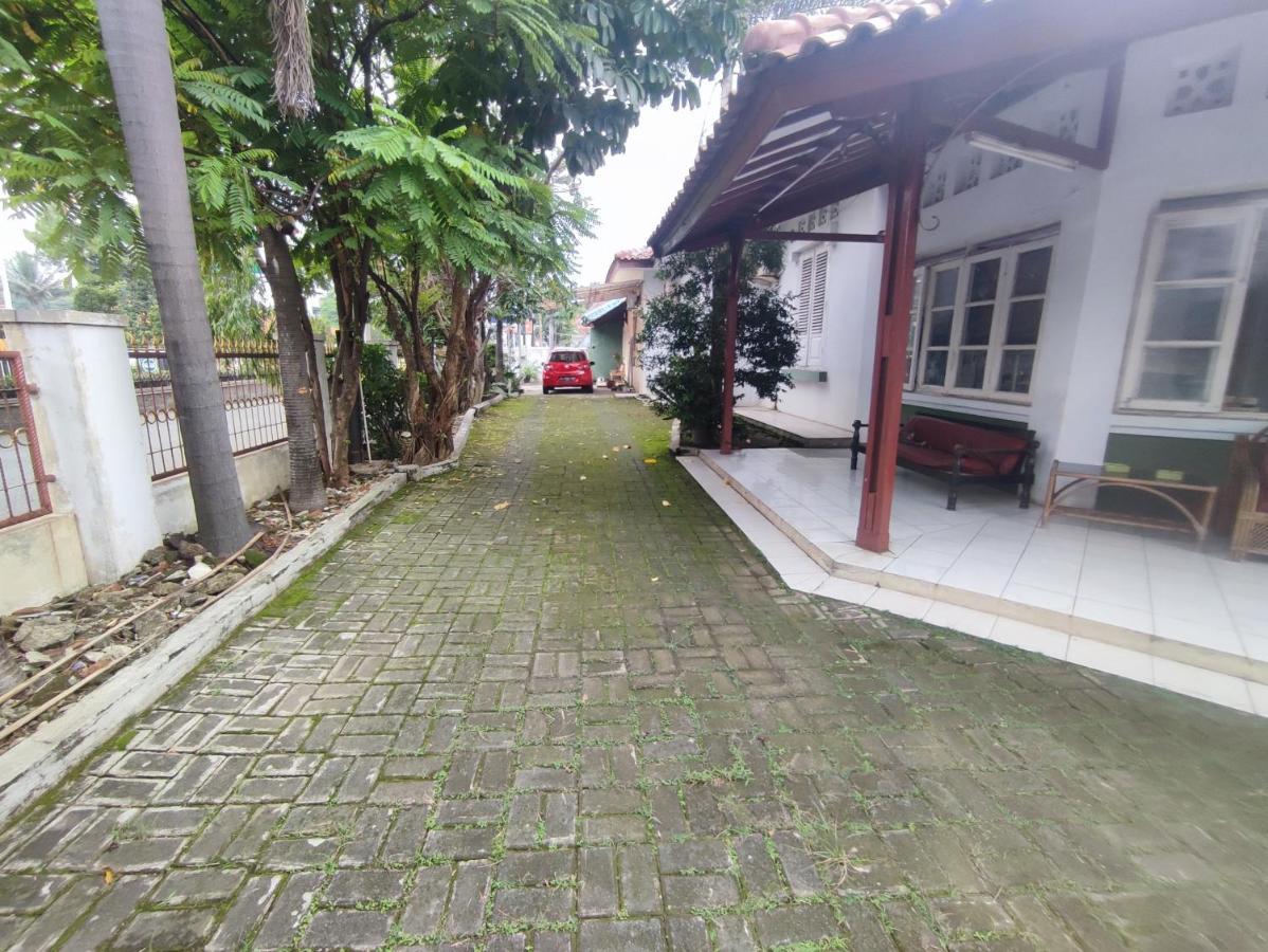 Oyo 90865 Hotel Kusuma Purwakarta Karawang Eksteriør billede