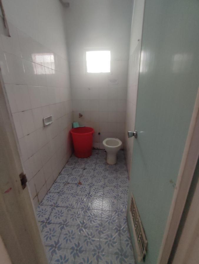 Oyo 90865 Hotel Kusuma Purwakarta Karawang Eksteriør billede