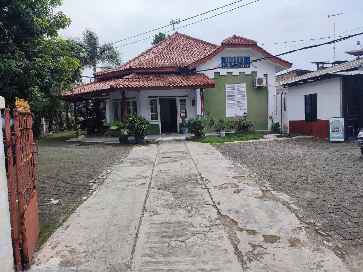 Oyo 90865 Hotel Kusuma Purwakarta Karawang Eksteriør billede