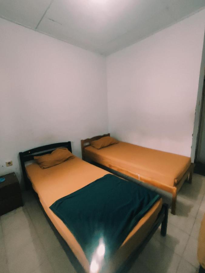 Oyo 90865 Hotel Kusuma Purwakarta Karawang Eksteriør billede
