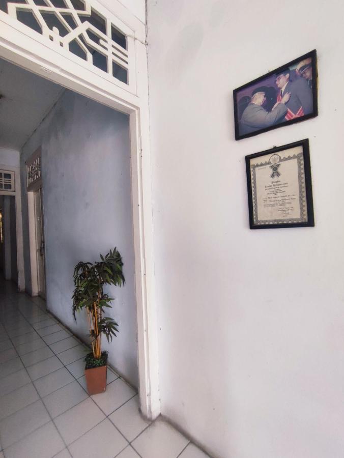 Oyo 90865 Hotel Kusuma Purwakarta Karawang Eksteriør billede