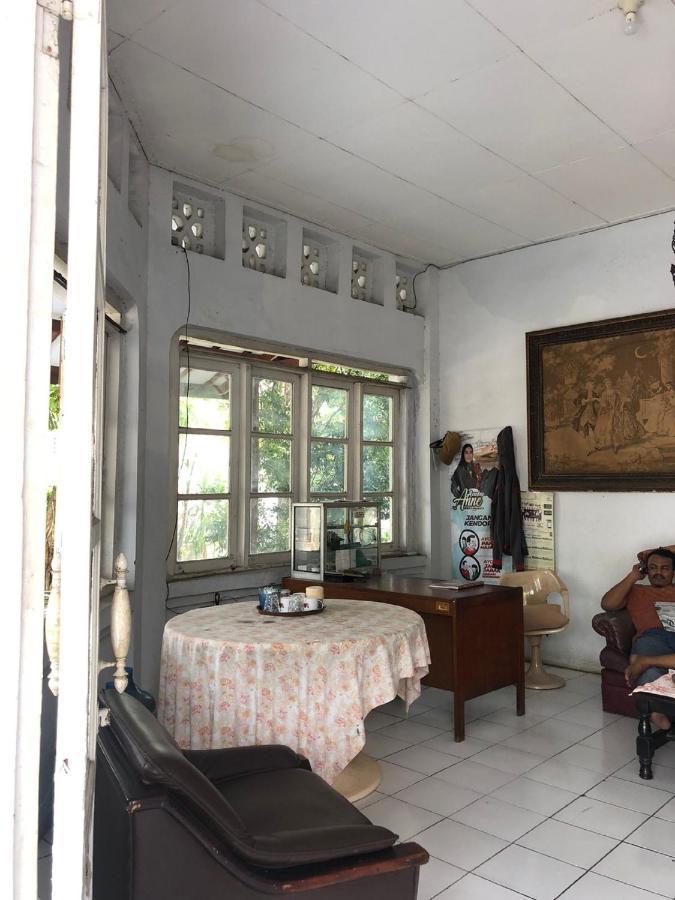 Oyo 90865 Hotel Kusuma Purwakarta Karawang Eksteriør billede