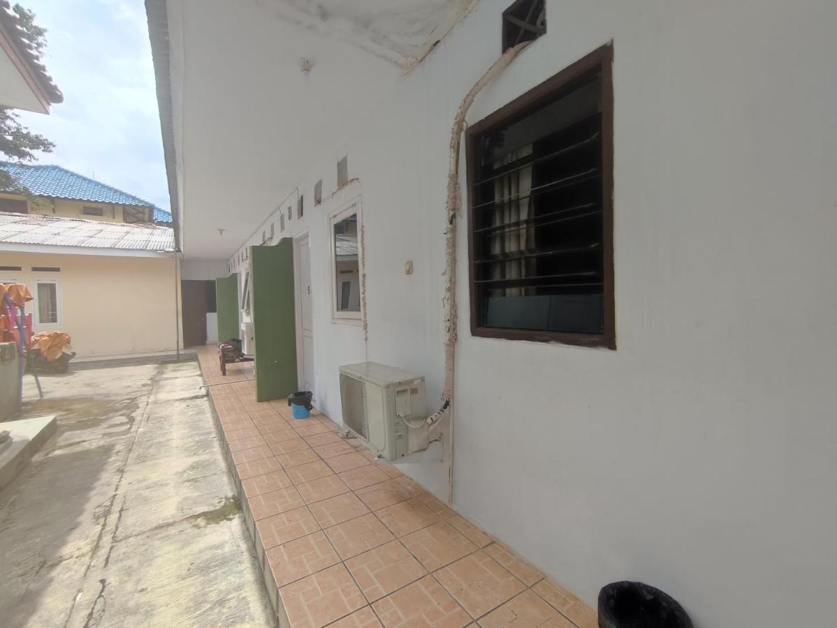 Oyo 90865 Hotel Kusuma Purwakarta Karawang Eksteriør billede