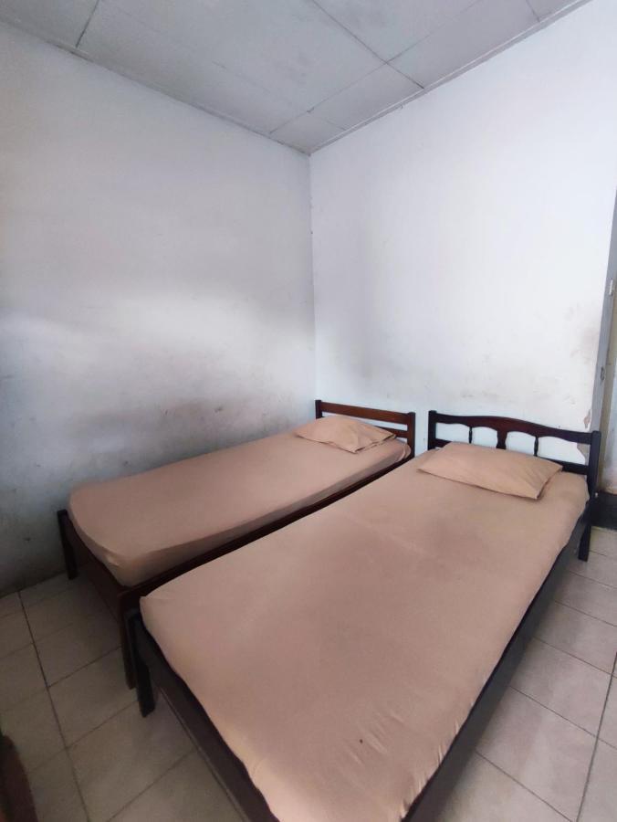 Oyo 90865 Hotel Kusuma Purwakarta Karawang Eksteriør billede