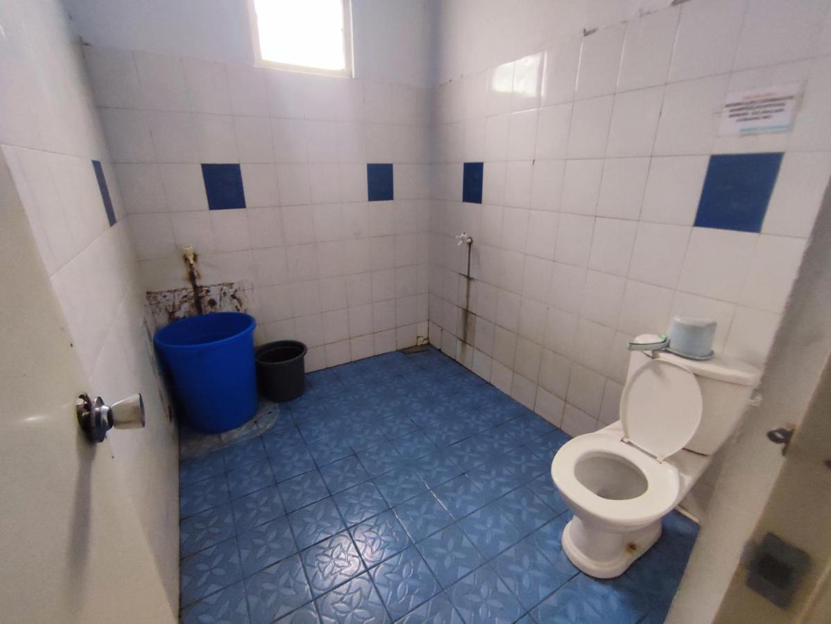 Oyo 90865 Hotel Kusuma Purwakarta Karawang Eksteriør billede