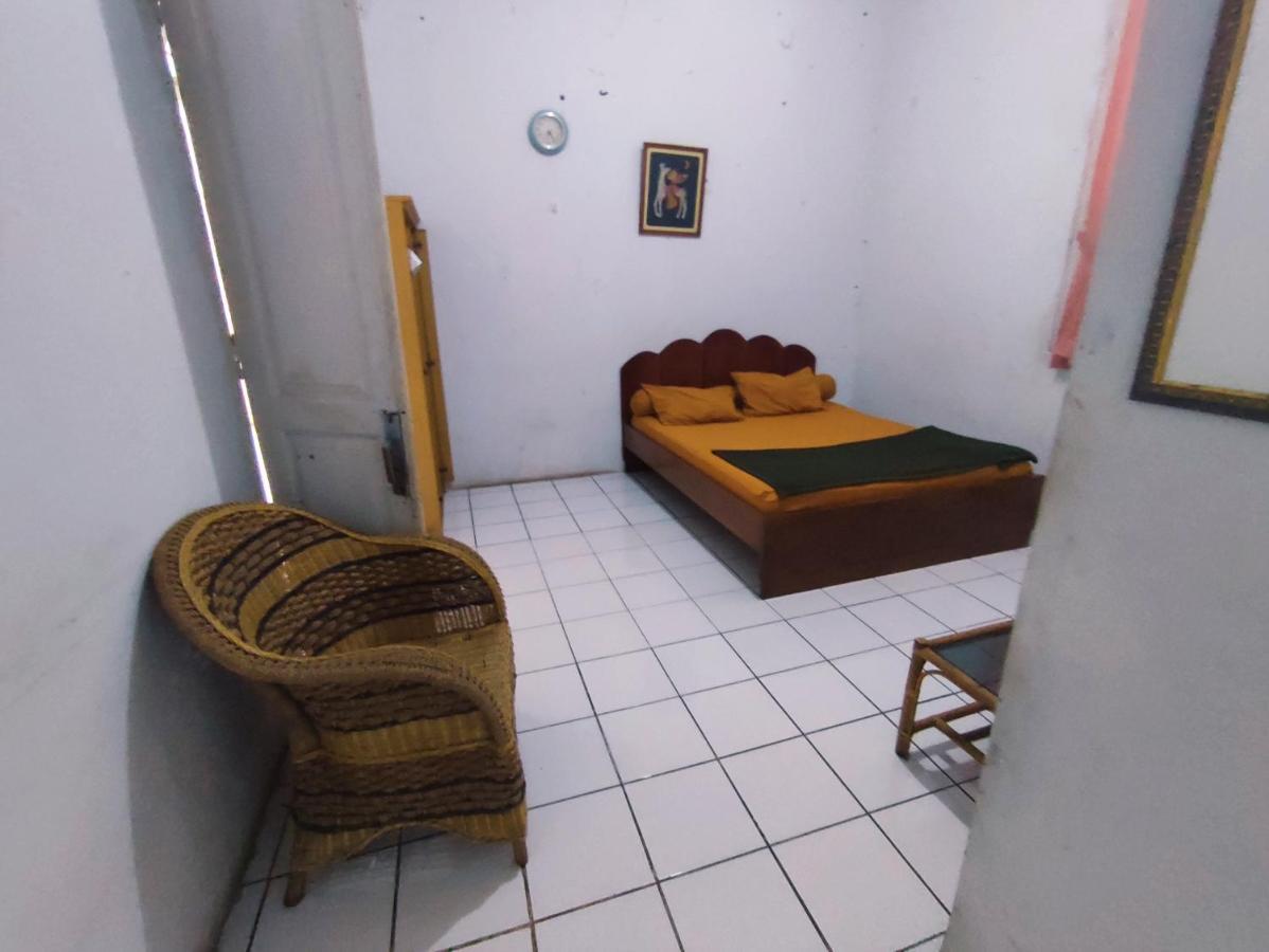 Oyo 90865 Hotel Kusuma Purwakarta Karawang Eksteriør billede