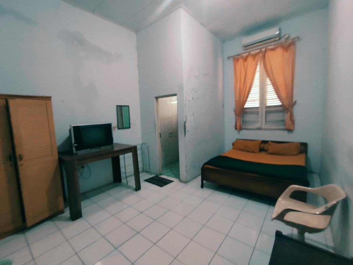 Oyo 90865 Hotel Kusuma Purwakarta Karawang Eksteriør billede