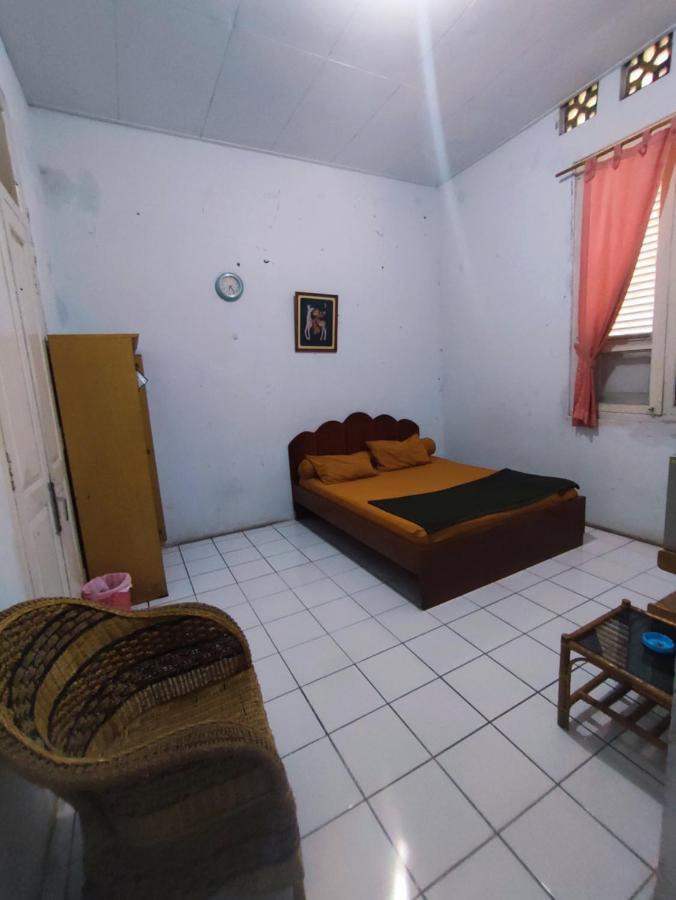 Oyo 90865 Hotel Kusuma Purwakarta Karawang Eksteriør billede