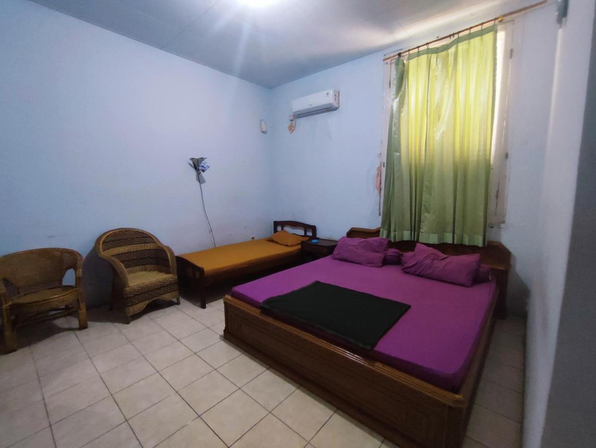 Oyo 90865 Hotel Kusuma Purwakarta Karawang Eksteriør billede